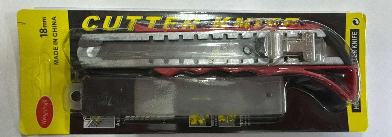 Нож канцелярский с запасными лезвиями