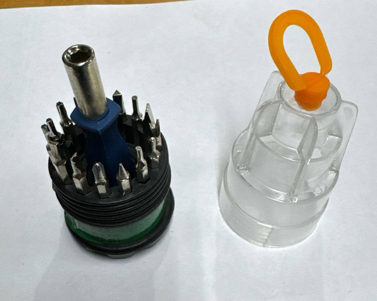 Отвёртки 16 насадок в колбе